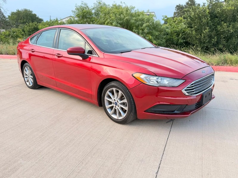 Ford Fusion Vehicle Full-screen Gallery Image 08