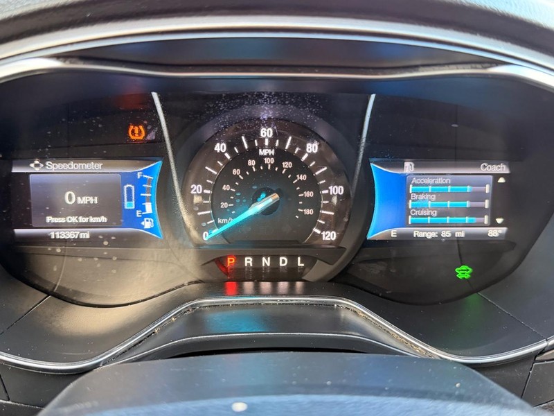 Ford Fusion Vehicle Full-screen Gallery Image 13