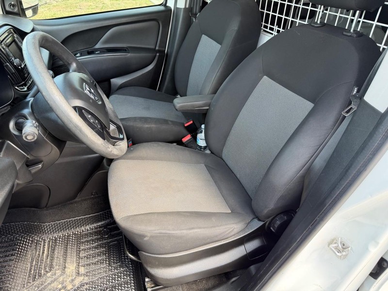 Ram ProMaster City Cargo Van Vehicle Full-screen Gallery Image 12