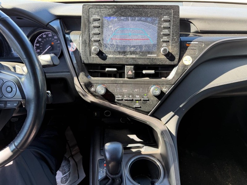 Toyota Camry Vehicle Full-screen Gallery Image 12