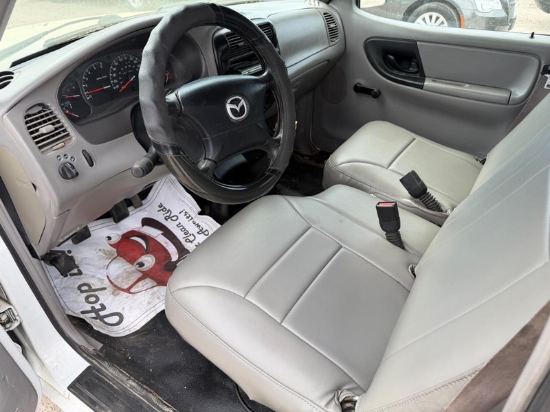 Mazda B-Series 2WD Truck Vehicle Full-screen Gallery Image 10