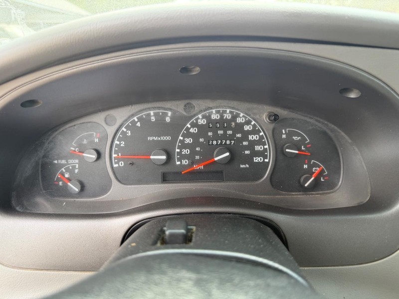 Mazda B-Series 2WD Truck Vehicle Full-screen Gallery Image 12