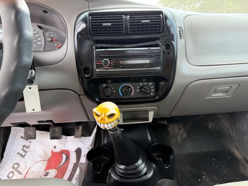 Mazda B-Series 2WD Truck Vehicle Full-screen Gallery Image 13