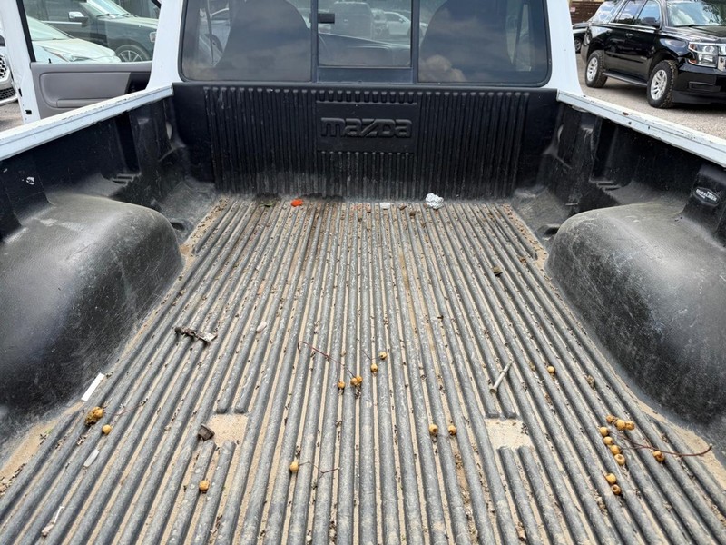 Mazda B-Series 2WD Truck Vehicle Full-screen Gallery Image 14