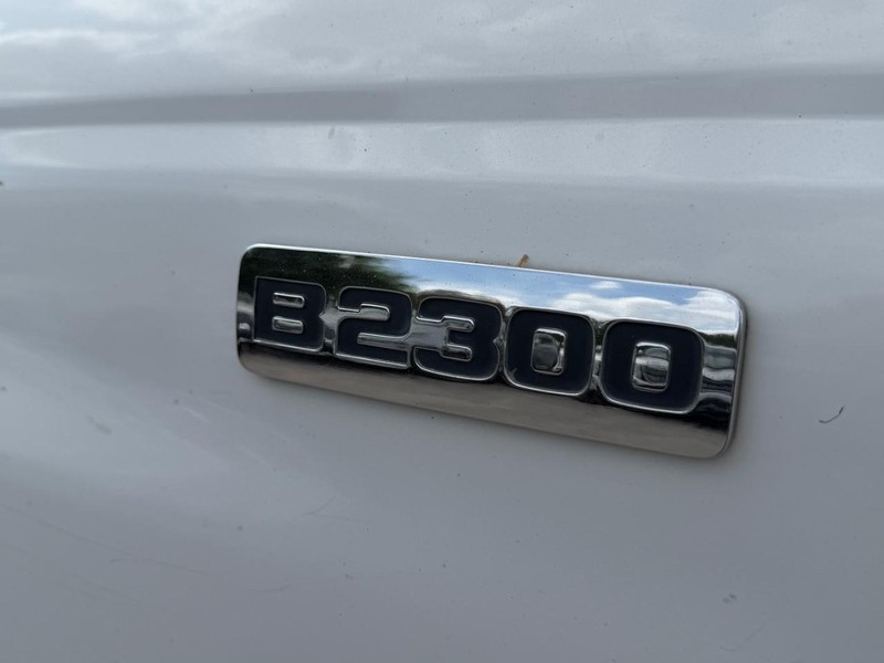 Mazda B-Series 2WD Truck Vehicle Full-screen Gallery Image 16