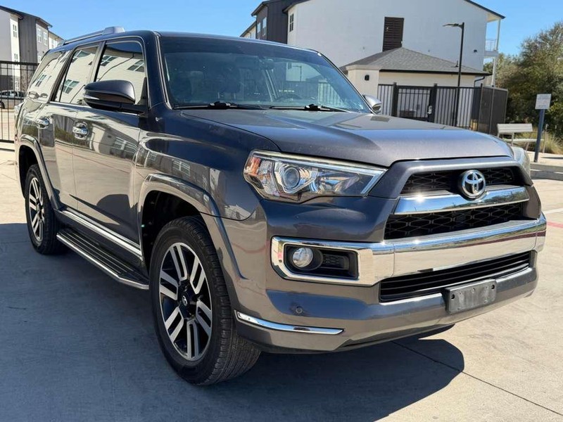 Toyota 4Runner Vehicle Full-screen Gallery Image 08