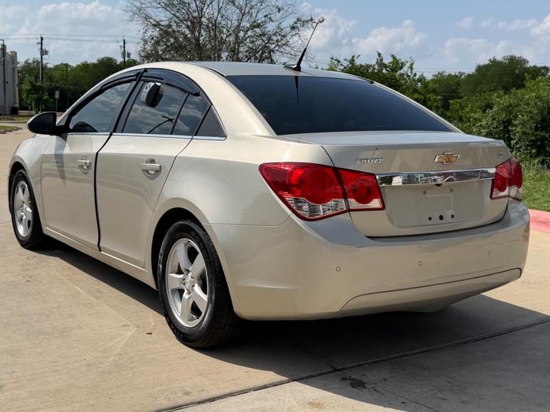 Chevrolet Cruze Vehicle Full-screen Gallery Image 04