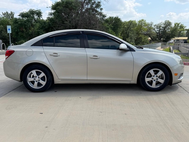 Chevrolet Cruze Vehicle Full-screen Gallery Image 07