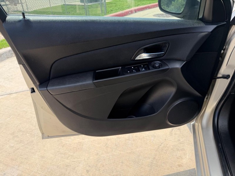 Chevrolet Cruze Vehicle Full-screen Gallery Image 10