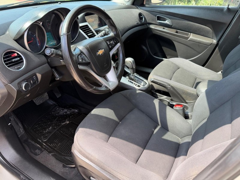 Chevrolet Cruze Vehicle Full-screen Gallery Image 11