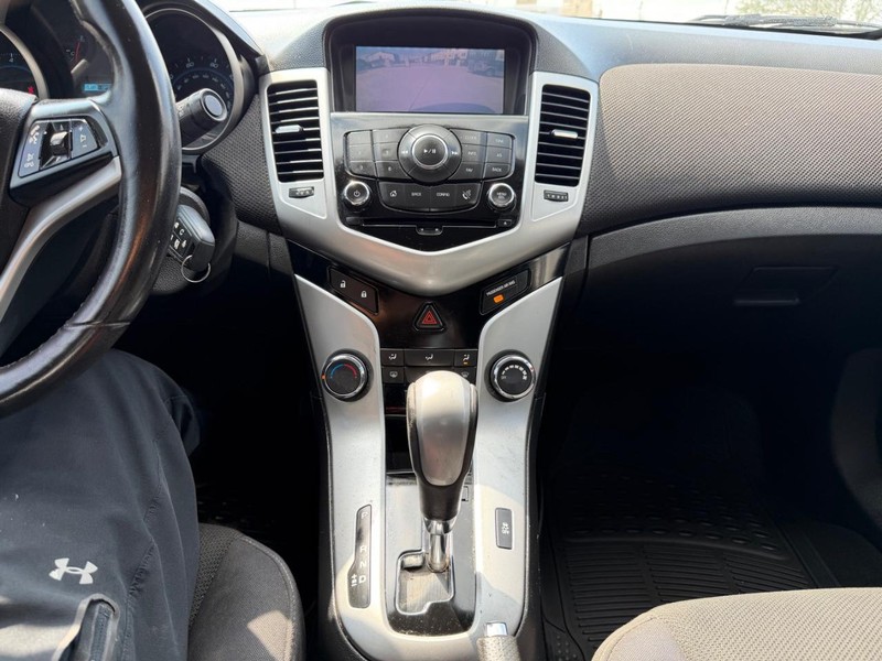Chevrolet Cruze Vehicle Full-screen Gallery Image 15