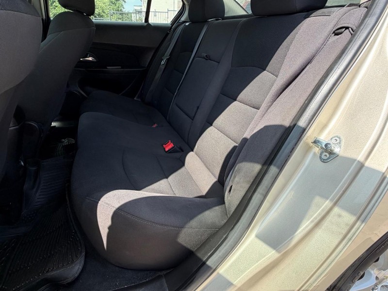Chevrolet Cruze Vehicle Full-screen Gallery Image 18