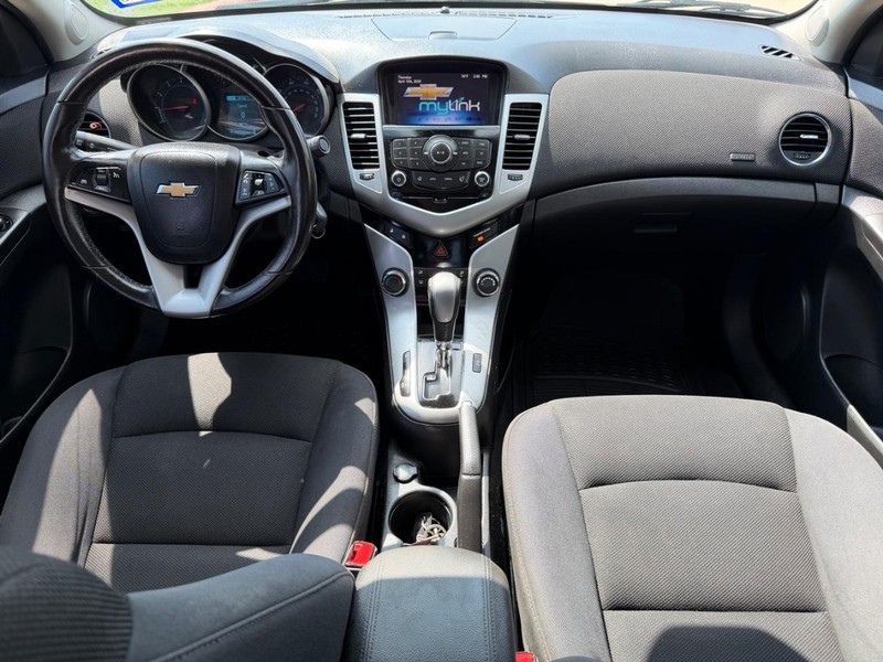 Chevrolet Cruze Vehicle Full-screen Gallery Image 19