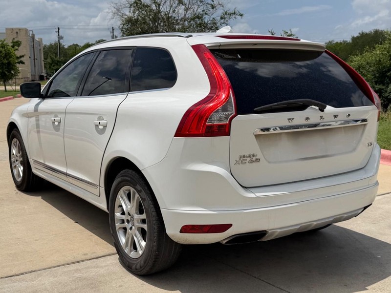 Volvo XC60 Vehicle Full-screen Gallery Image 04