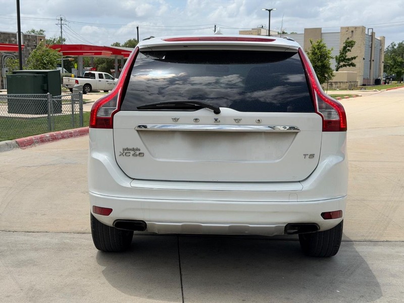 Volvo XC60 Vehicle Full-screen Gallery Image 05