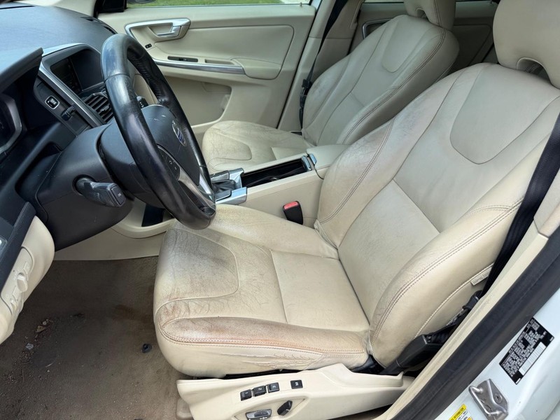 Volvo XC60 Vehicle Full-screen Gallery Image 12