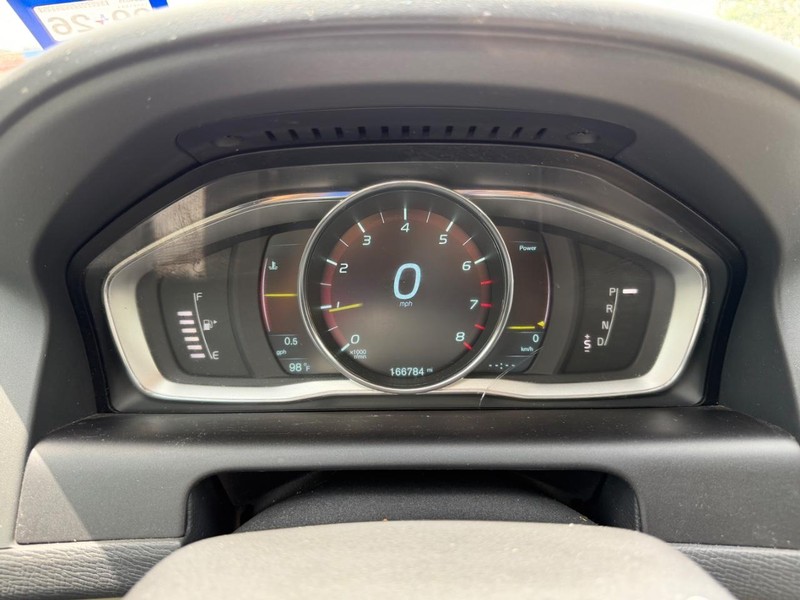 Volvo XC60 Vehicle Full-screen Gallery Image 13