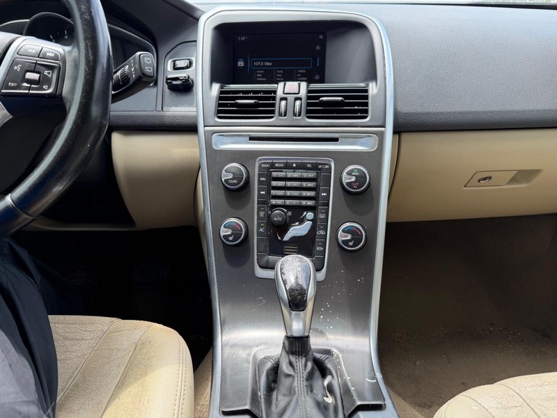 Volvo XC60 Vehicle Full-screen Gallery Image 14