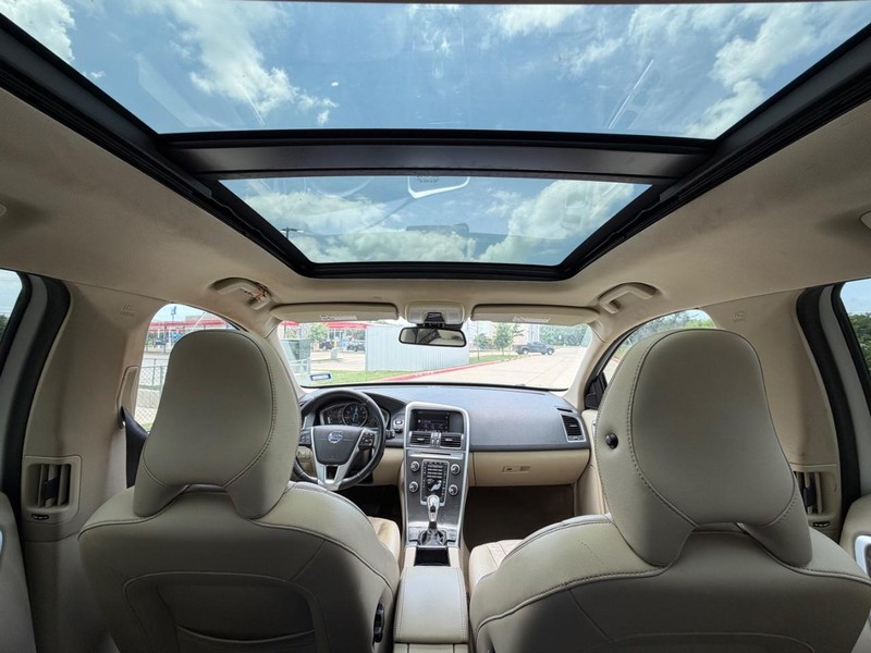 Volvo XC60 Vehicle Full-screen Gallery Image 19