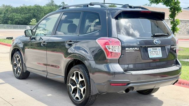 Subaru Forester Vehicle Full-screen Gallery Image 04