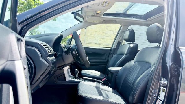 Subaru Forester Vehicle Full-screen Gallery Image 05