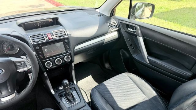 Subaru Forester Vehicle Full-screen Gallery Image 07