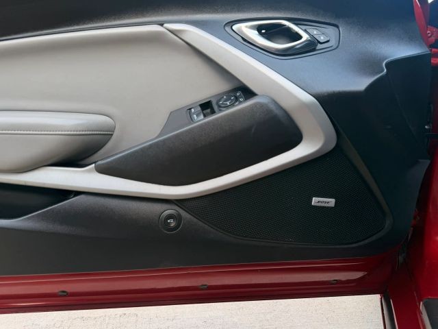 Chevrolet Camaro Vehicle Full-screen Gallery Image 10