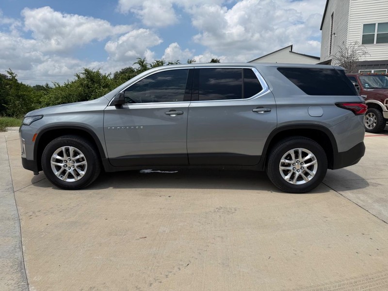Chevrolet Traverse Vehicle Full-screen Gallery Image 03