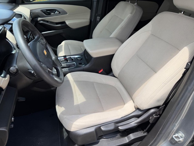 Chevrolet Traverse Vehicle Full-screen Gallery Image 12