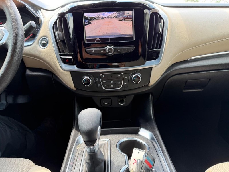 Chevrolet Traverse Vehicle Full-screen Gallery Image 15