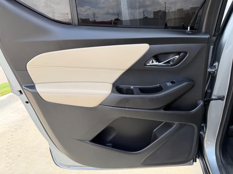 Chevrolet Traverse Vehicle Full-screen Gallery Image 16