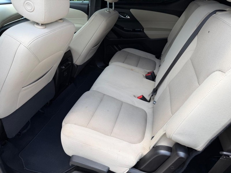 Chevrolet Traverse Vehicle Full-screen Gallery Image 17