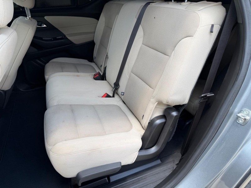 Chevrolet Traverse Vehicle Full-screen Gallery Image 18