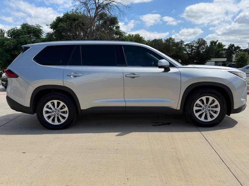 Toyota Grand Highlander Vehicle Full-screen Gallery Image 07