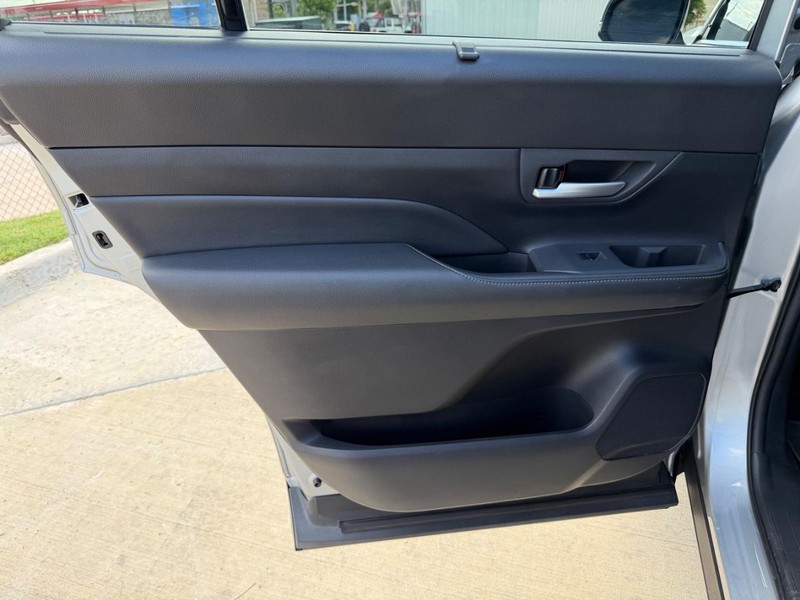 Toyota Grand Highlander Vehicle Full-screen Gallery Image 16