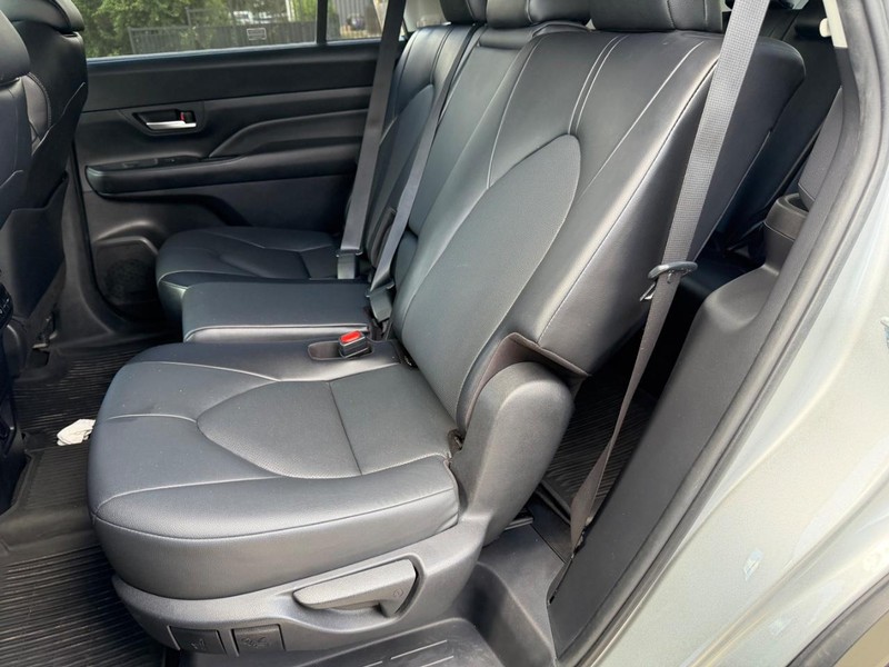 Toyota Grand Highlander Vehicle Full-screen Gallery Image 18