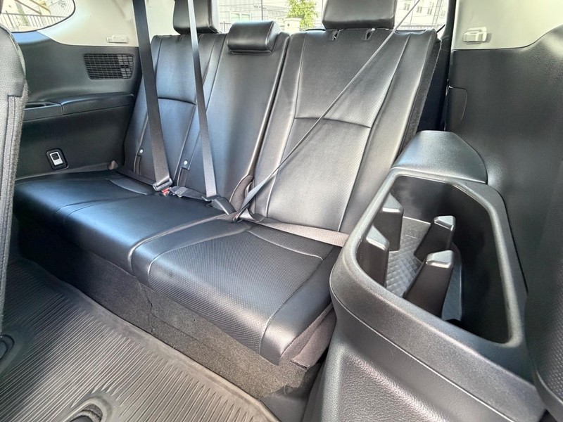 Toyota Grand Highlander Vehicle Full-screen Gallery Image 19