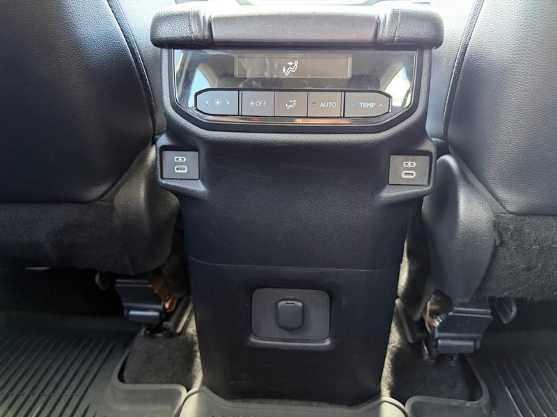 Toyota Grand Highlander Vehicle Full-screen Gallery Image 20