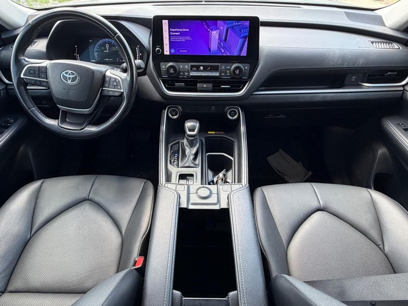 Toyota Grand Highlander Vehicle Full-screen Gallery Image 21