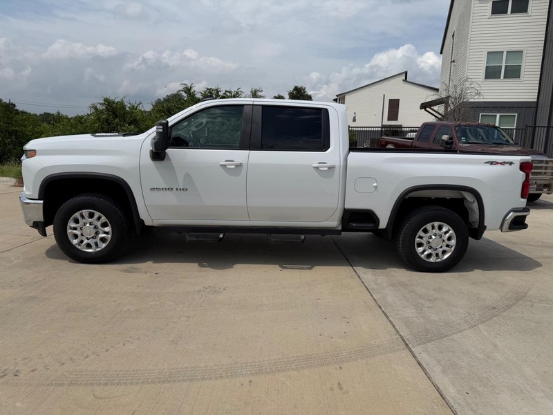 Chevrolet Silverado 2500HD Vehicle Full-screen Gallery Image 03
