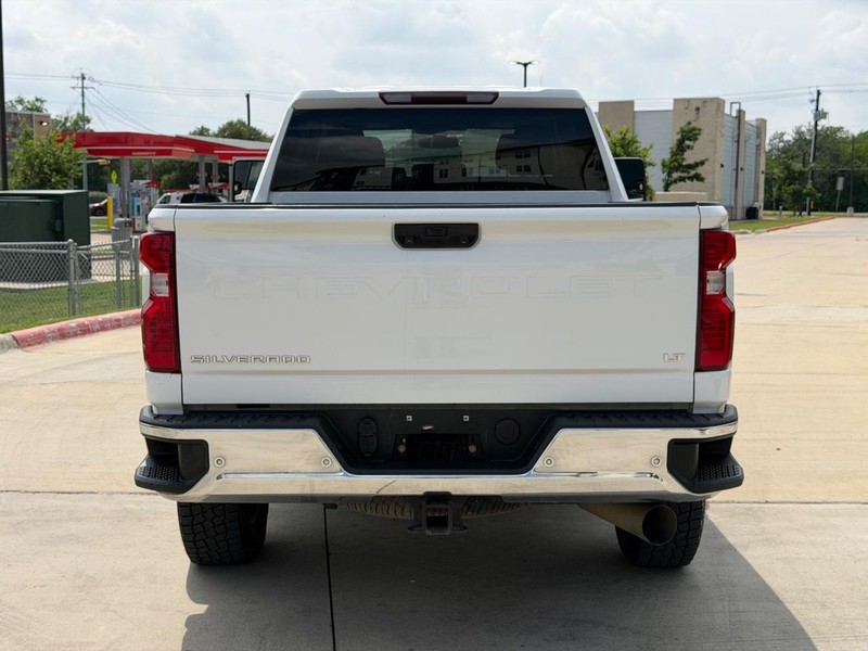 Chevrolet Silverado 2500HD Vehicle Full-screen Gallery Image 05
