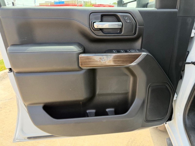 Chevrolet Silverado 2500HD Vehicle Full-screen Gallery Image 10