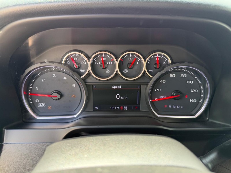 Chevrolet Silverado 2500HD Vehicle Full-screen Gallery Image 13
