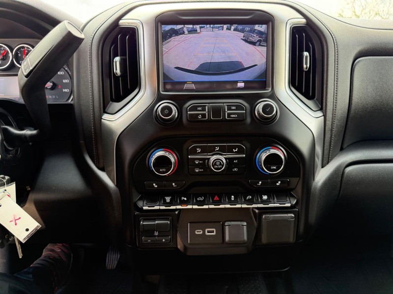 Chevrolet Silverado 2500HD Vehicle Full-screen Gallery Image 15