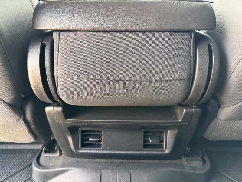 Chevrolet Silverado 2500HD Vehicle Full-screen Gallery Image 19