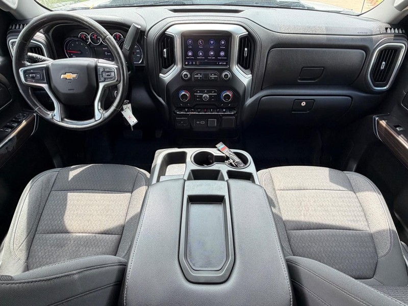 Chevrolet Silverado 2500HD Vehicle Full-screen Gallery Image 20