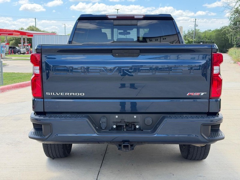 Chevrolet Silverado Vehicle Full-screen Gallery Image 05