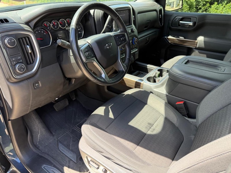Chevrolet Silverado Vehicle Full-screen Gallery Image 11