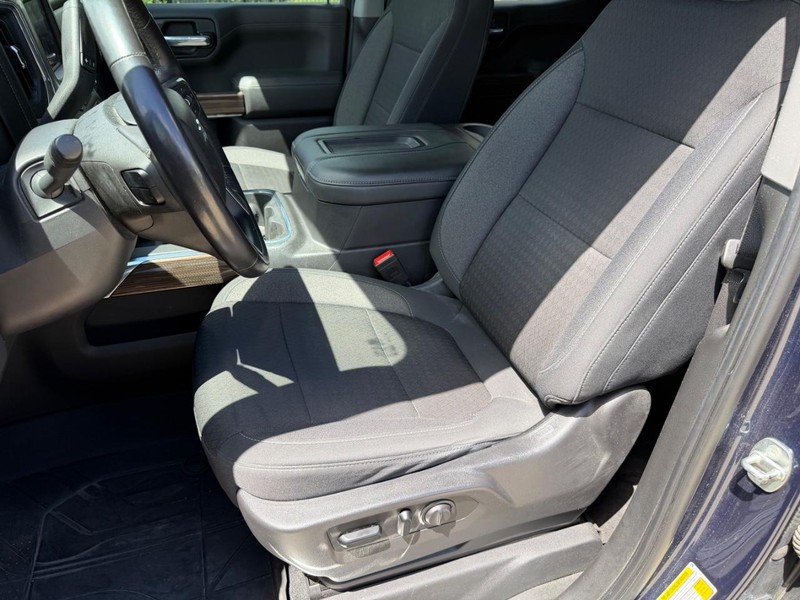 Chevrolet Silverado Vehicle Full-screen Gallery Image 12