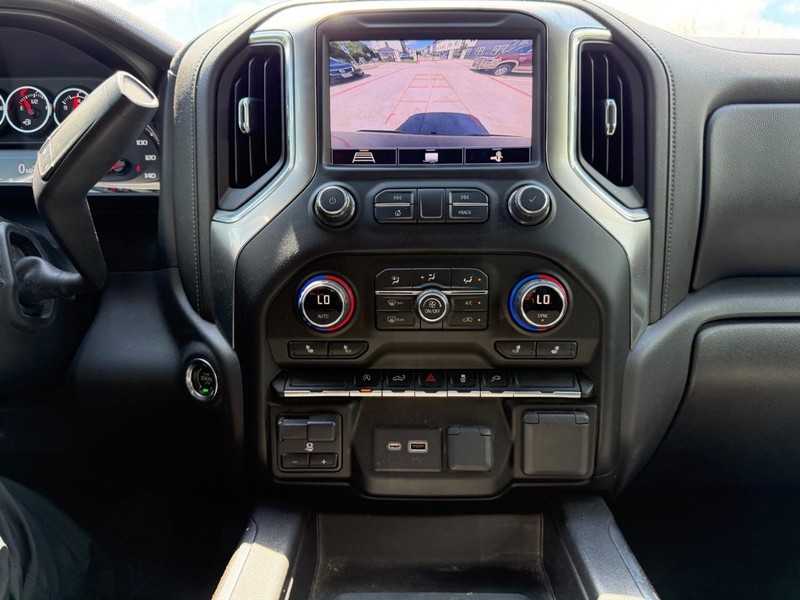 Chevrolet Silverado Vehicle Full-screen Gallery Image 15
